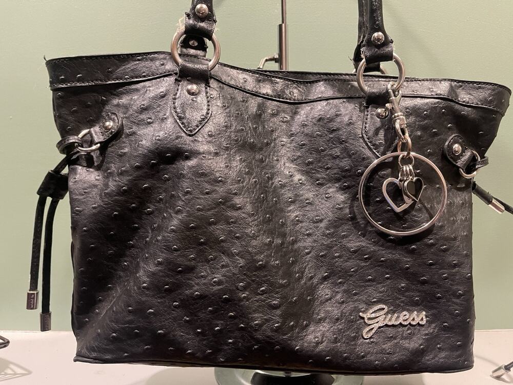Black Guess Purse and Wallet ( Pre Owned)( Good Condition)